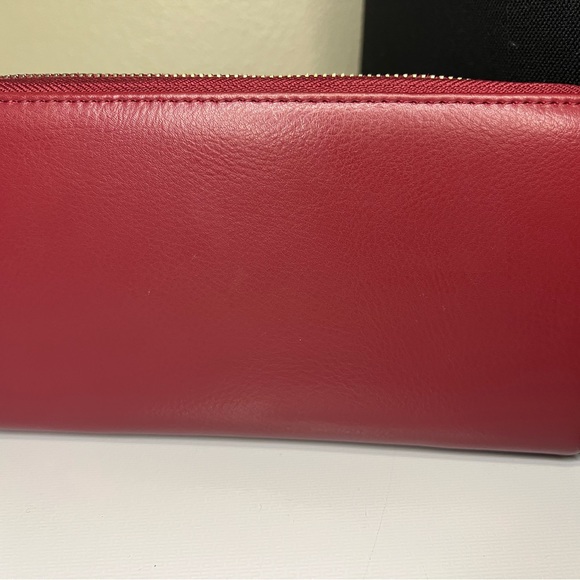 Women’s zippered wallet with silver trim. Cowskin leather. Like new - Picture 6 of 10